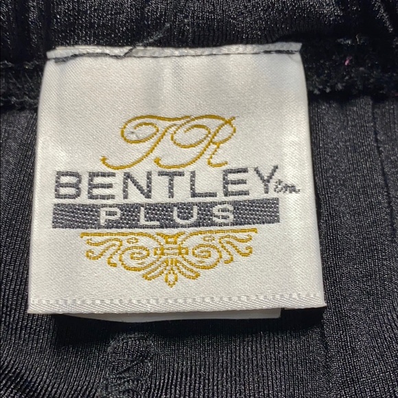 Women’s Black Pants - Picture 3 of 4